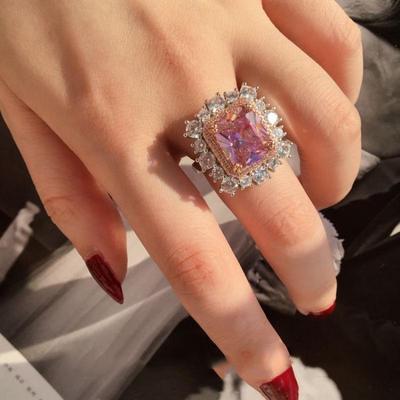 Eleganter französischer Barock-Quadrat-Zirkonring für Damen