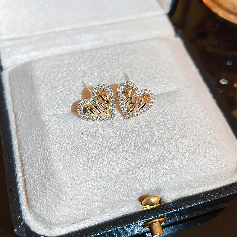 Huitan Exquisite Love Stud Earrings for Women  Temperament Ear Piercing Heart Earrings Wedding Party Statement Jewelry Gift