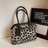 Retro Super Fire Leopard Print Portable Tote Bag Women'S Autumn And Winter Fashion Leisure Commuting Large-Capacity Shoulder Bag