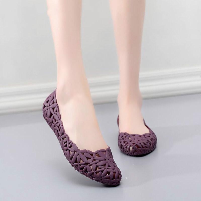 модные женские летние сандалии из желе с открытыми носками на плоской подошве с цветочным — фото 5