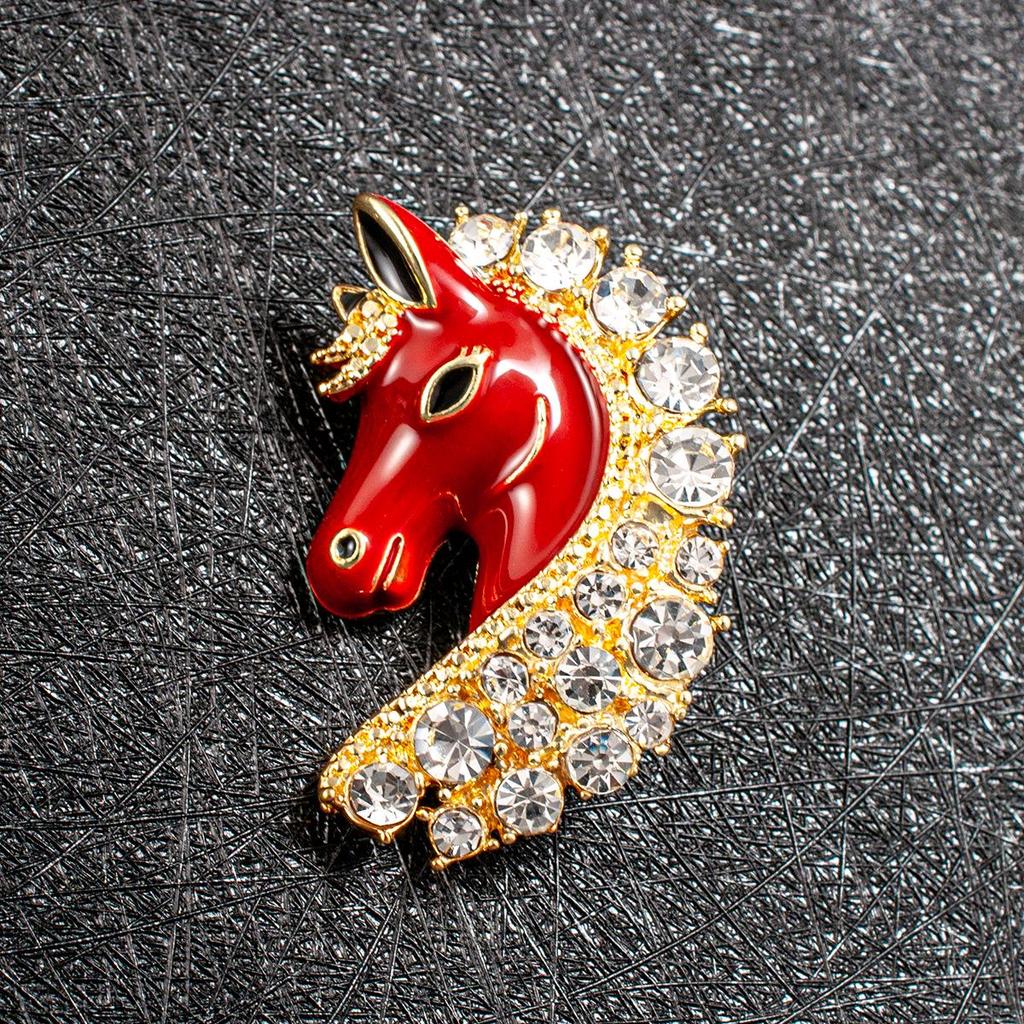 Diamond-Inlaid Red Enamel Horse Brooch: Light Luxury Zodiac Pin, Versatile and Cute.