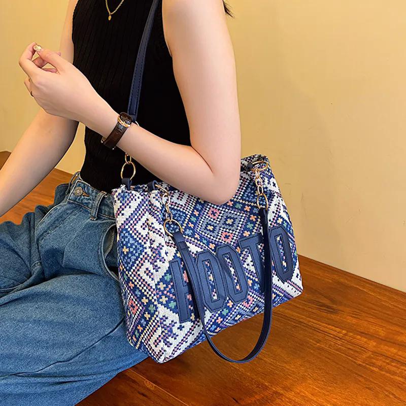 WTEMPO Large Capacity Ethnic Style Canvas Bags Women Trendy Commuting Tote Bags Contrast Color Chain Single Shoulder Handbags