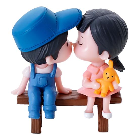 

1 Pair Cute Couple Car Dashboard Decoration Cartoon Couple Kiss Figurine Mini Boy Girl Doll Cake Topper for Micro Landscape Car Interior Decor