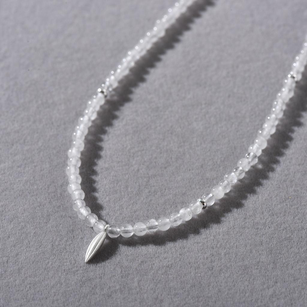 Original Design Black And White Beaded Temperament Versatile Collarbone Chain Female Personality Unique Fashion Commuting Must Enter Necklace