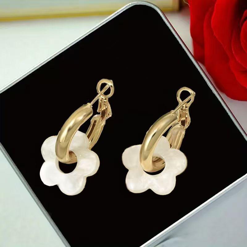 Modische Blume Ohrringe Damen Nischen Design Sinn Farbe Temperament Elegant Vielseitig Ohrringe