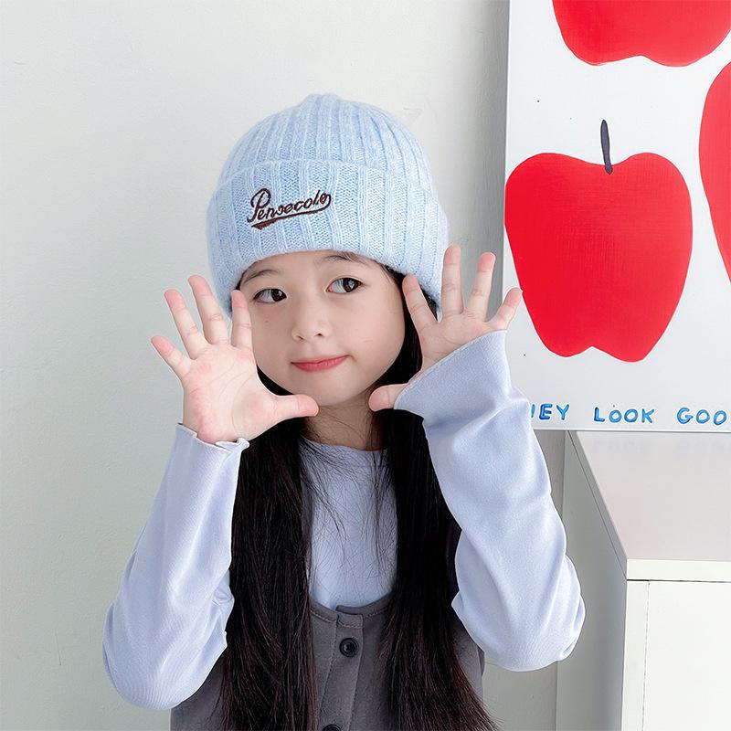 Neuer Kinder Wollstrickmütze Koreanischer Stil Einfache Englische Buchstaben Bestickte Wollmütze für Jungen und Mädchen Baotou Ohrenschutzmütze