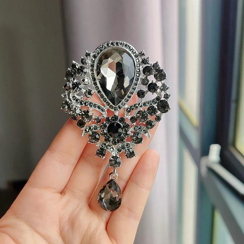 Dazzling Lavish Crystal Water-drop Brooches for Women; Vintage Fashion Pendant for Chic Weddings and Exceptional Jewelry Pins.