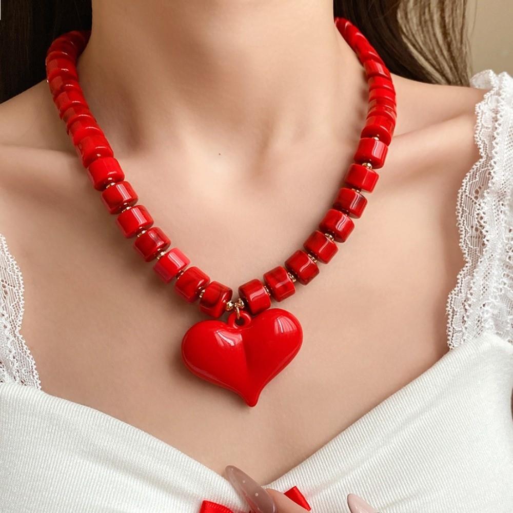 Choker Acrylic Love Heart Necklace Acrylic Sweater Chain Women Clavicle Necklace  Travel