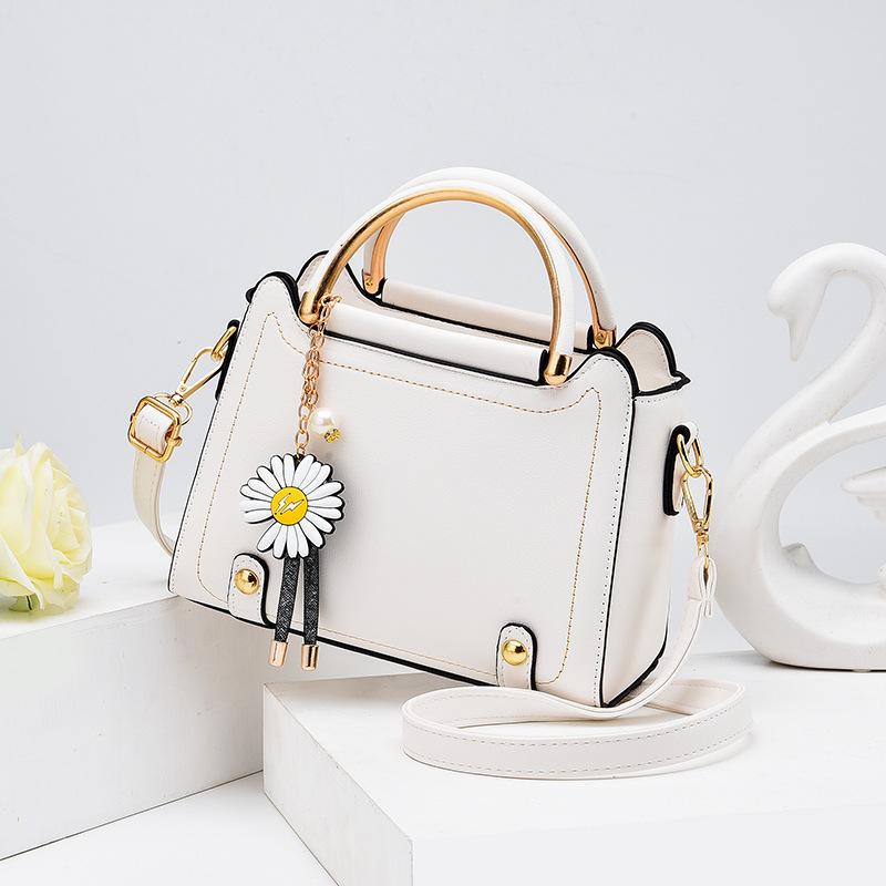 

Fashion women s bags, simple small square bags, atmospheric handbags, exquisite shoulder bags, messenger bags, textured bags. 22*10*16 белый