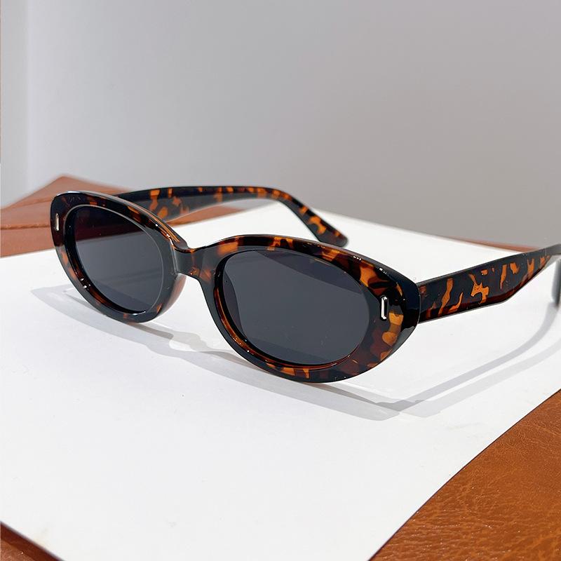Cute Oval Sunglasses 2025 Women Fashion Vintage Candy Color Rim Shades Trendy Brand Design Travelling Decor Sun Glasses