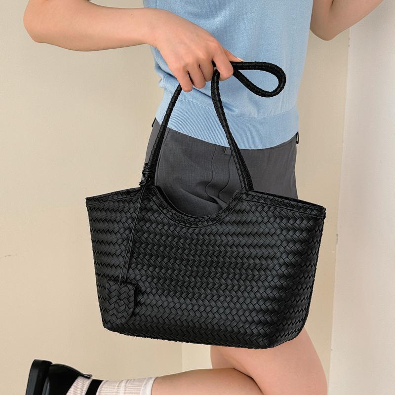 Versatile Large-Capacity Woven PU Leather Shoulder Bag - Stylish Urban Handbag for Women