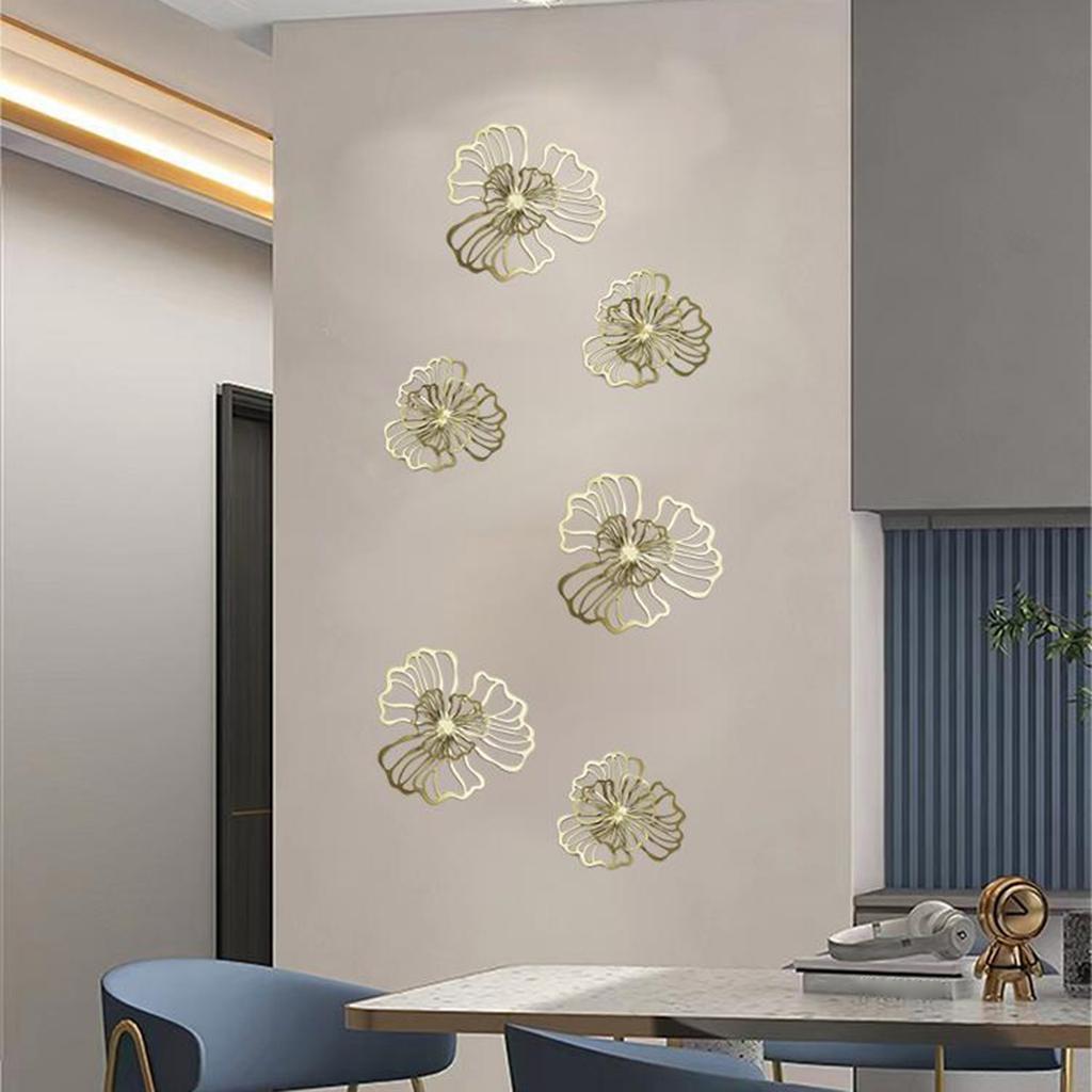 Elegantní kovová květinová nástěnná dekorace s dvouvrstvým květinovým nápisem pro moderní domácí estetiku pro milovníka umění, hospodyňku