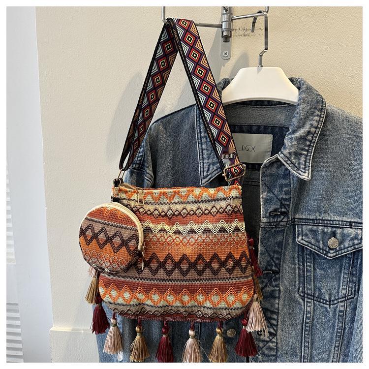 2026 Fashionable Ethnic Style Crossbody Bag with Tassels - Large Capacity Mother-Child Shoulder Bag for Women оранжевый
