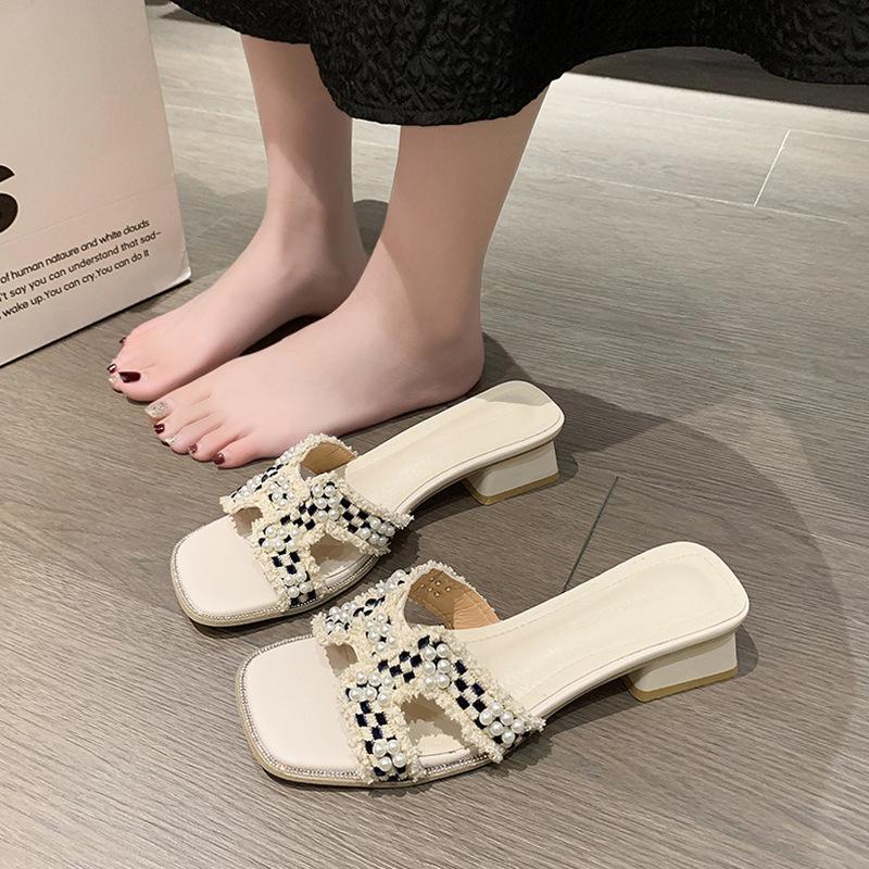 

Французские крутые шлепанцы с одним словом из страз, женские летние новые универсальные темпераментные на толстом каблуке, жемчужные для улицы, маленькие ароматные шлепанцы 40