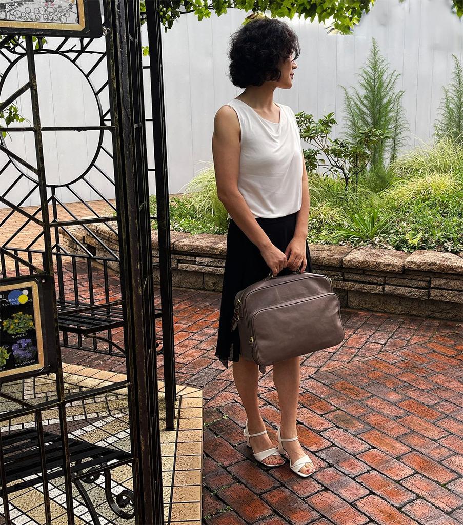 Moocat Genuine Leather Business Bag, Large Capacity, Available In 4 Colors, Men's and Women's, Travel, A4 Size, Handcrafted by Skilled Artisans (Gray)