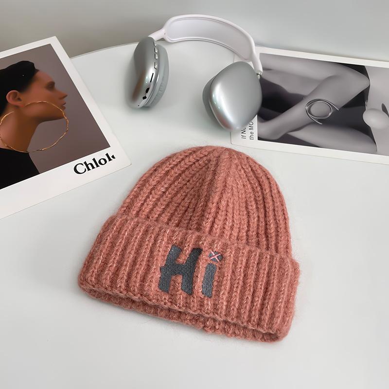 

Буквенная вязаная шапка Теплая защита ушей Шапка-пуловер для женщин Осень и зима Персонализированная шапка от холода Утолщенная Большой окружности головы Плюшевая шапка