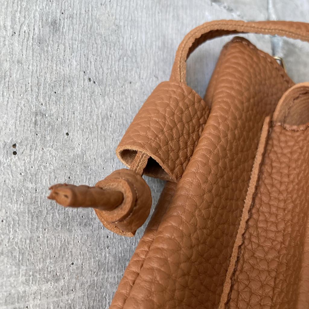 [mauve] Women's Lightweight, Stylish, Compact Smartphone Shoulder Bag with Front Flap Pocket and Zipper, Perfect for Travel and Outings (Camel)