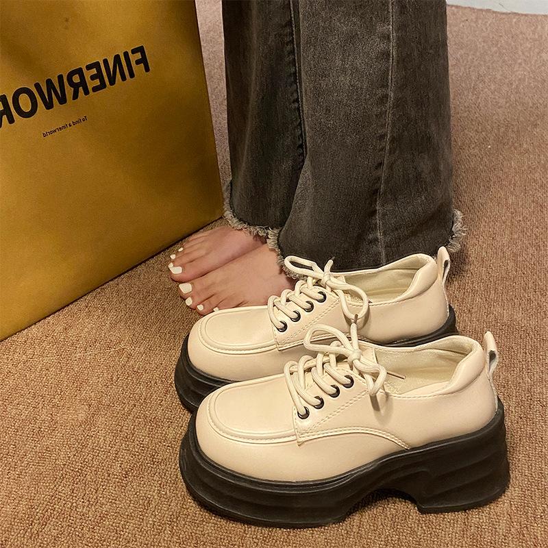 Frühling neue Muffin-Plateau Retro kleine Lederschuhe Damen Britischer Stil Slipper Erhöhende Lackschuhe