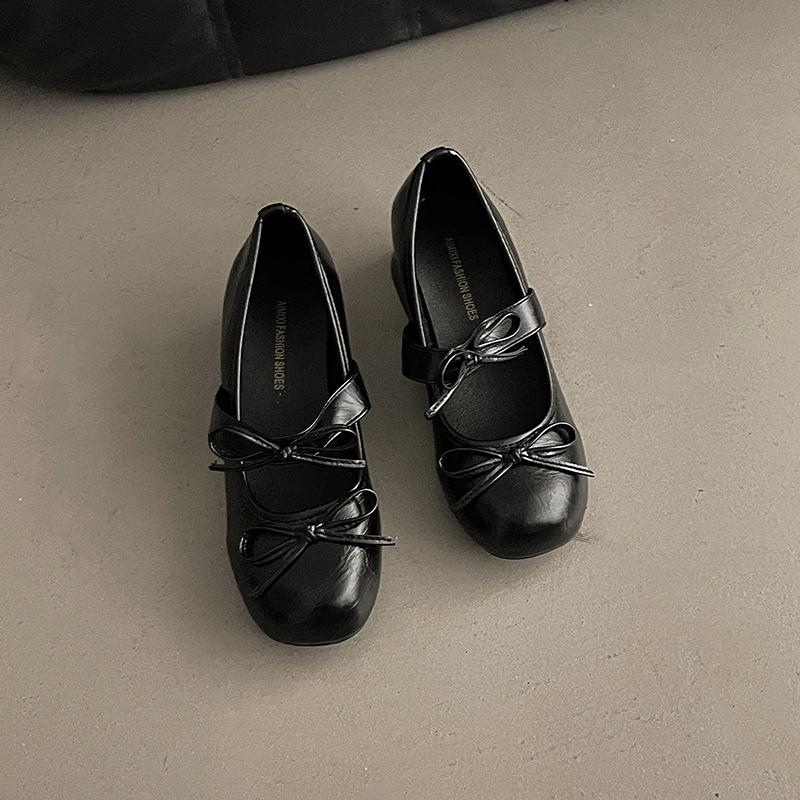 

French white Xiaoxiangfeng high-heeled single shoes women s new summer one-word strap with skirt thick heel Mary Jane small leather shoes 35