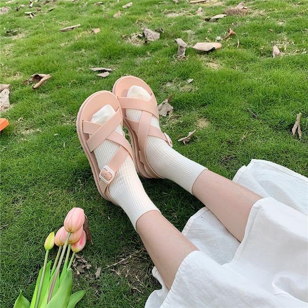 Compre Nova estudante feminina 2021 Cross Ins Tide Sandálias Wild Fairy  Style Spot Shoes sapatos romanos de salto plano barato — frete grátis,  avaliações reais com fotos — Joom