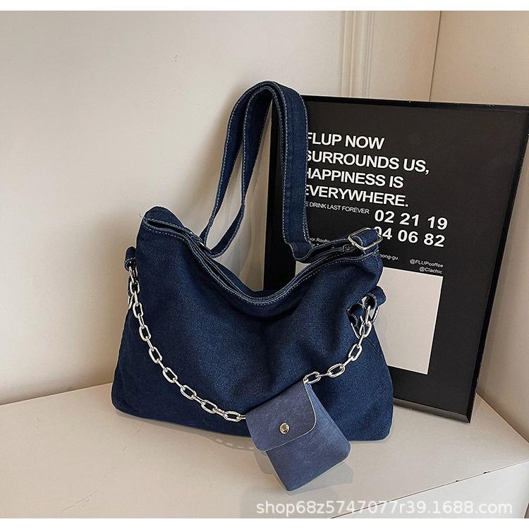 2025 New Simple Underarm Bag Large Capacity Casual Versatile Fashion Headphone Bag Commuter Shoulder Tote Bag