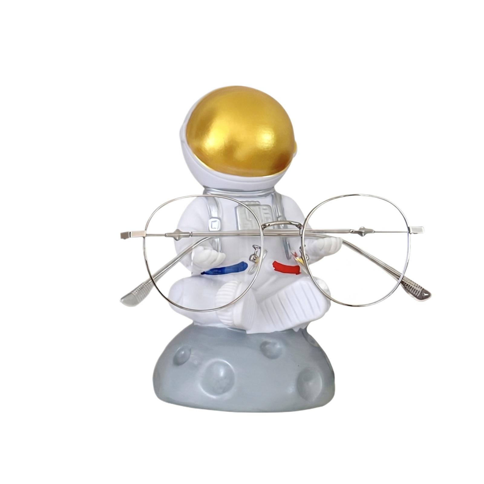 

Creative Astronaut Eyeglasses Holder Desktop Ornament Space-Themed Decorative Sculpture for Home Office Desk Organization and Display one size білий