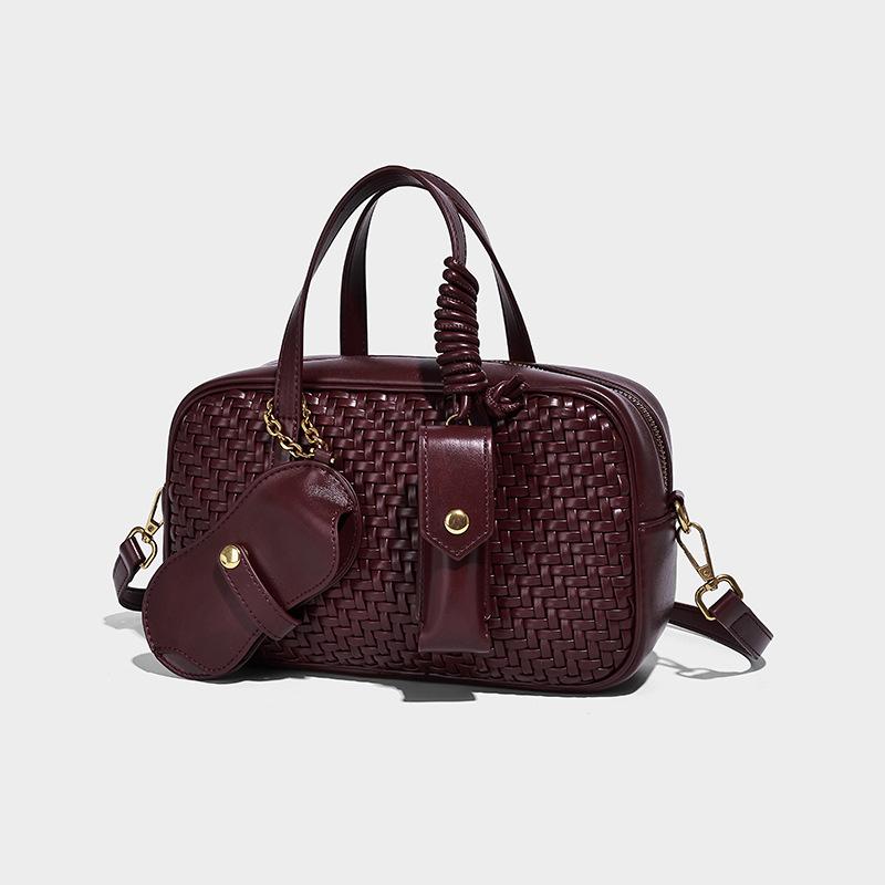 2025 Fall/Winter New Fashionable Women's Handbag, Niche Large-Capacity Boston Pillow Bag, High-End Woven Bag