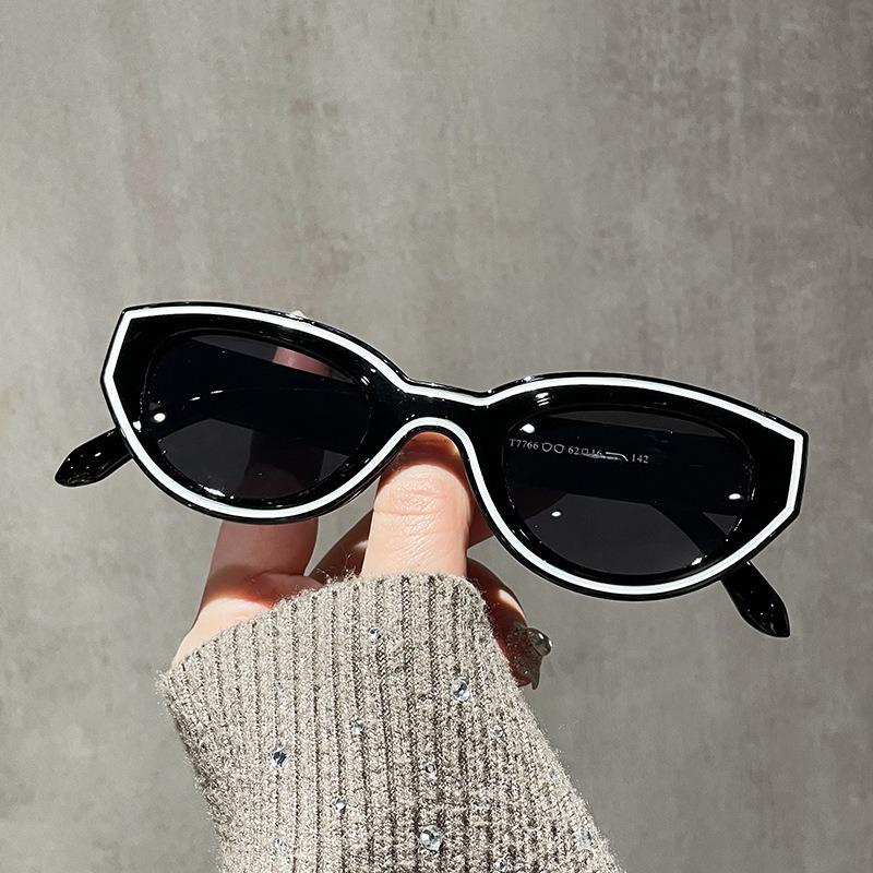 Unique Black White Patchwork Cat Eye Sunglasses for Women Men New Small Round Gradient Sun Glasses Ladies Y2K Shades Eyeglasses