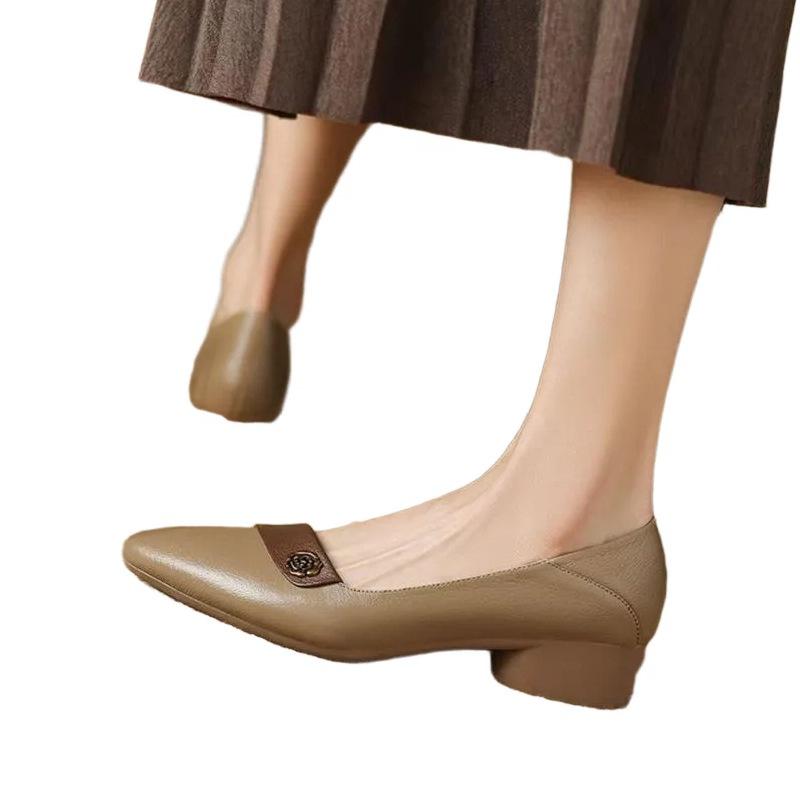 Shallow single shoes new comfortable pointed soft sole color matching retro French style low heel leather shoes