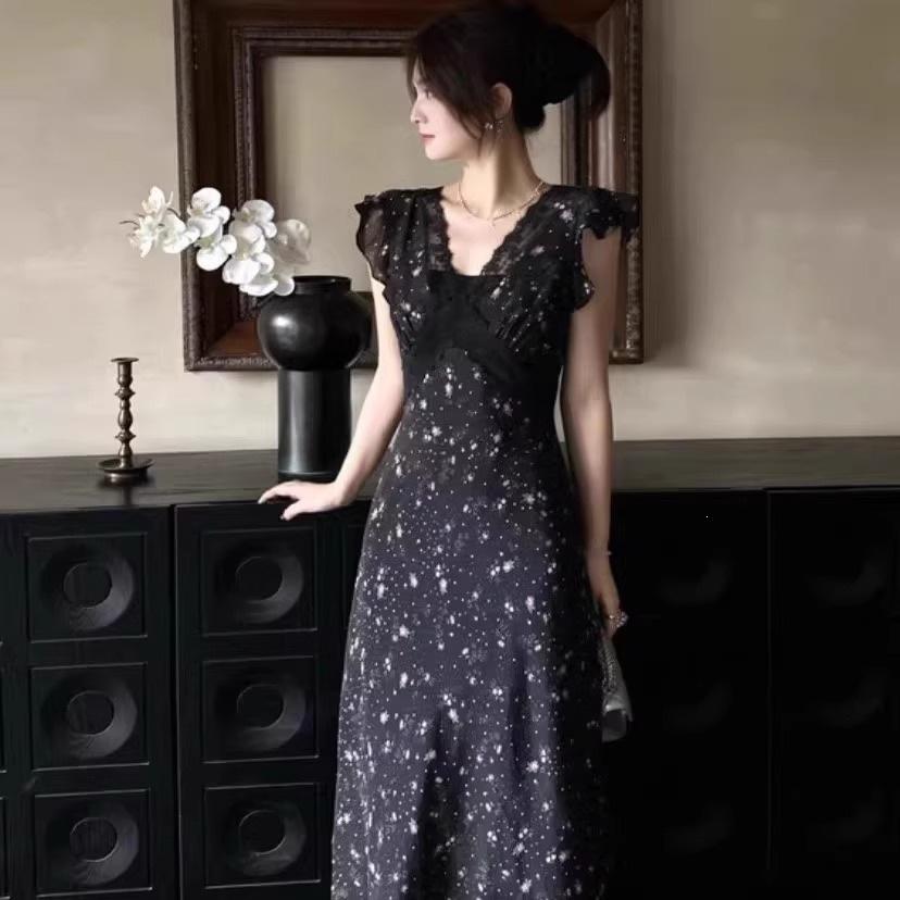 Black Lace Splicing Floral Dress Summer Vacation French Temperament Beautiful Oblique Cut Waist Pinch Dress