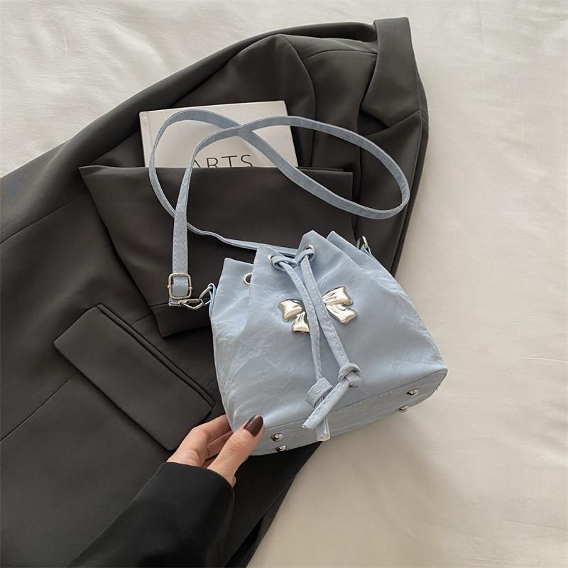Large Capacity Stylish Shoulder Bag For Women Winter New Design Casual Bucket Bag In Black Silver Khaki Rose Pink Light Pink Blue Green White Colors