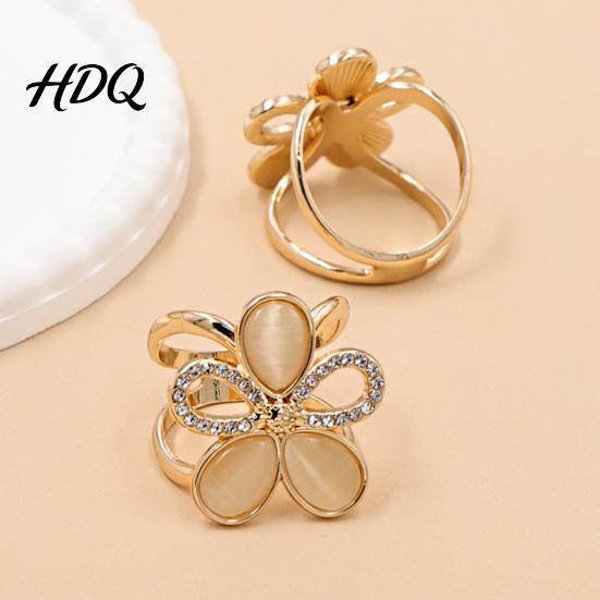 Diamond Scarf Pin Rhinestone Flower Ring for Women Elegant Alloy Five-petal Floral Metal Buckle Buckle Smooth T-shirt Ties Clip Silk Scarves Shawls