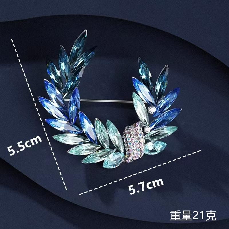 Light luxury versatile moon crystal brooch women's exquisite fashion pin accessories coat suit holiday gift corsage