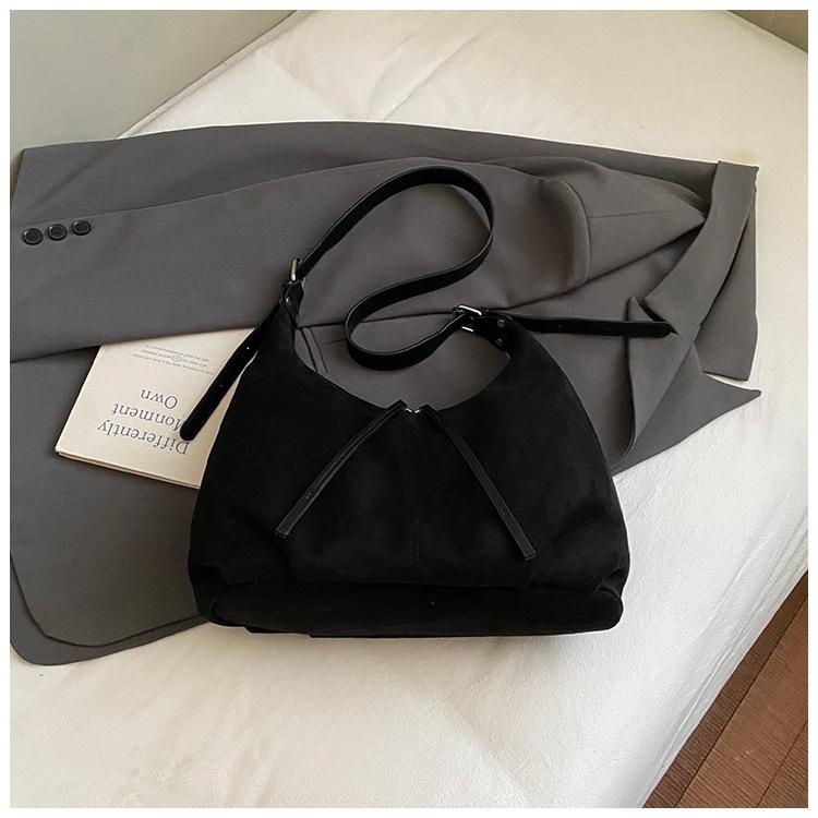 Large Capacity Bag Women's 2025 Autumn New Retro Shoulder Armpit Bag, Foreign Style Commuter Leisure Niche Tote Bag