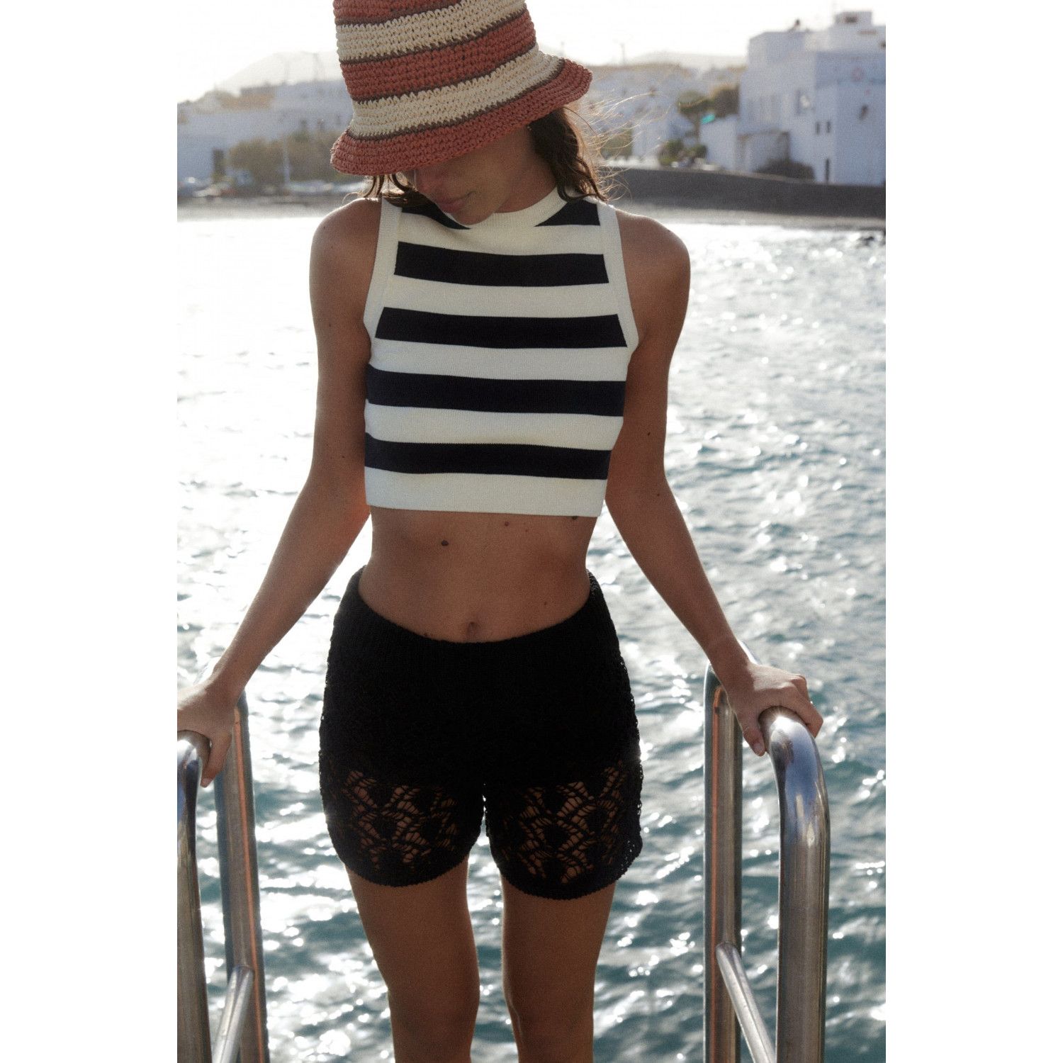 

CROCHET BUCKET HAT