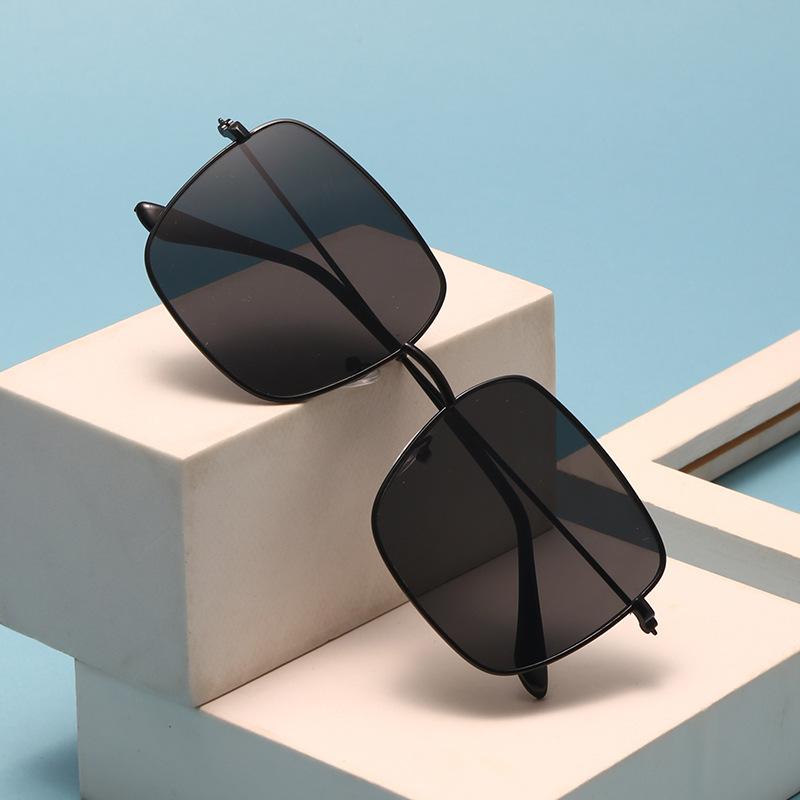 Minimalist Metal Square Sun Glasses Women Men Large Frame Fashion Sunglasses Commute Business Female Male Eyeglasses UV400