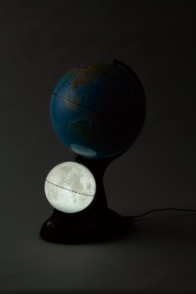 Reimei Fujii Globe with light OYV273