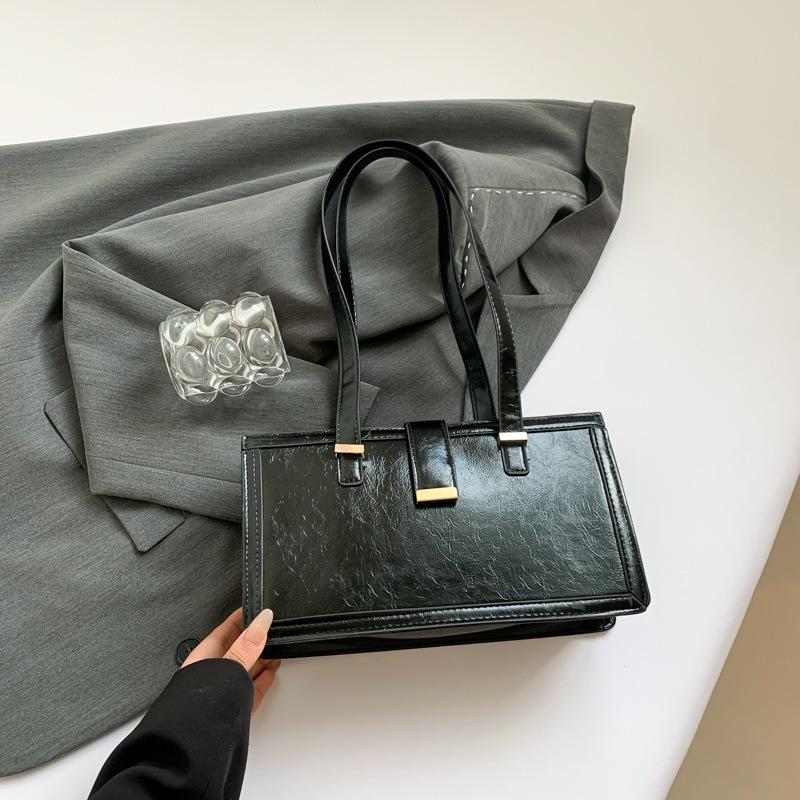 Stylish, Simple and Trendy Commuter Small Square Bag 2025 Autumn New Retro Niche Design Personalized Underarm Shoulder Bag