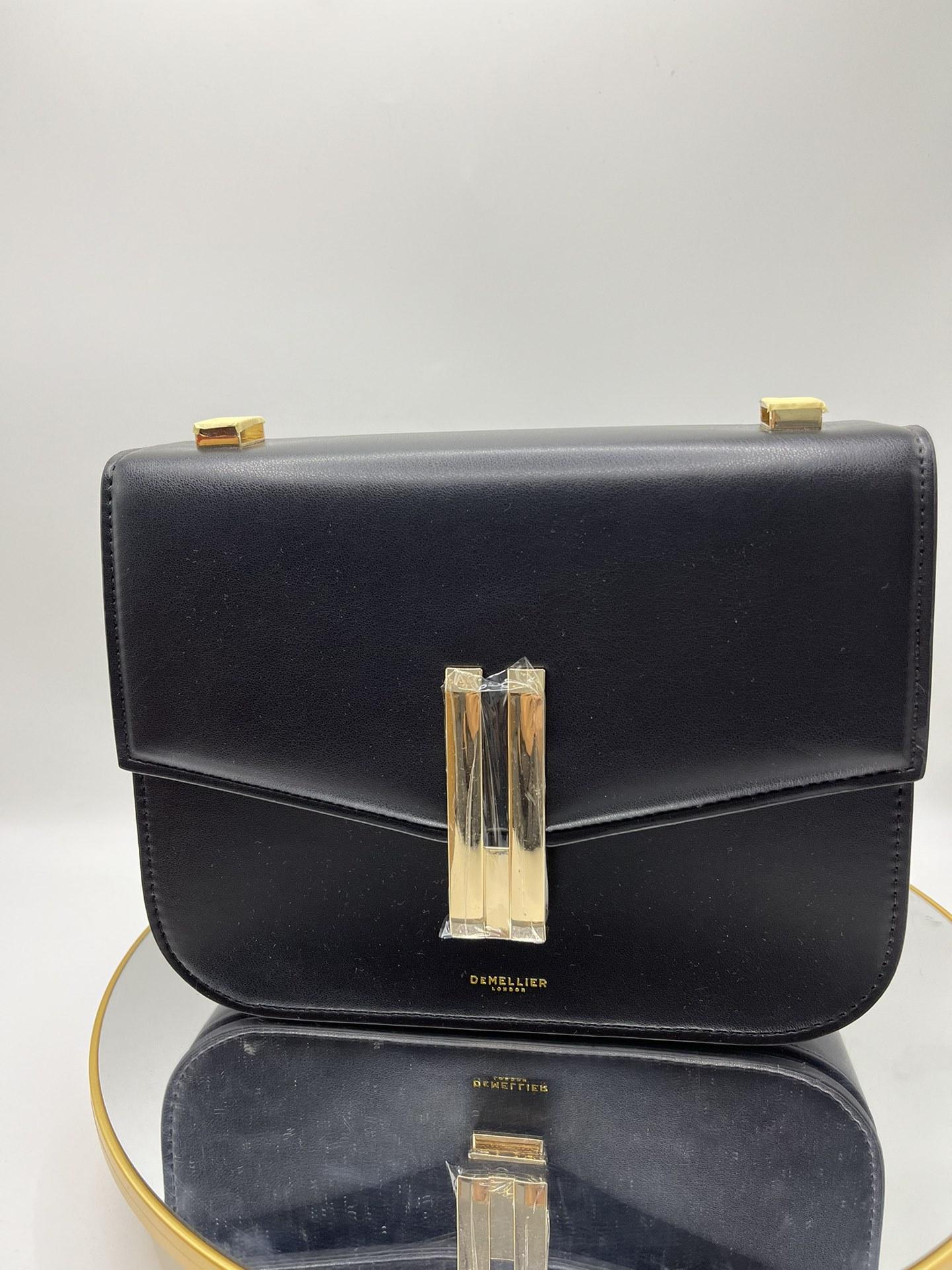 

French niche design De * mellier tofu bag leather women s bag messenger bag versatile retro commuter small square bag 23*7*18cm