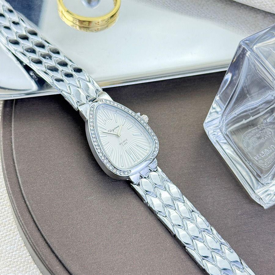 Reloj de Cadena Escala Lujo Ligero Serpiente Ovalado Reloj de Cuarzo para Mujer Pulsera de Cabeza de Serpiente de Gama Alta