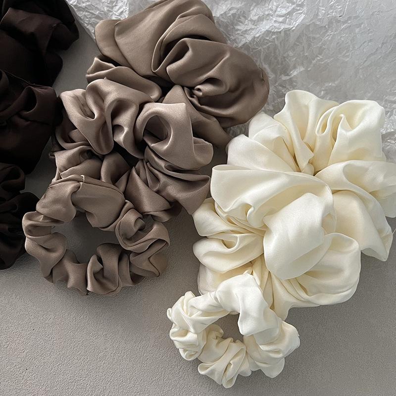 Koreanische Haargummis 3 Stück Premium Satin Scrunchies Französischer Stil Drei Größen Rutschfeste Haargummis für Frauen