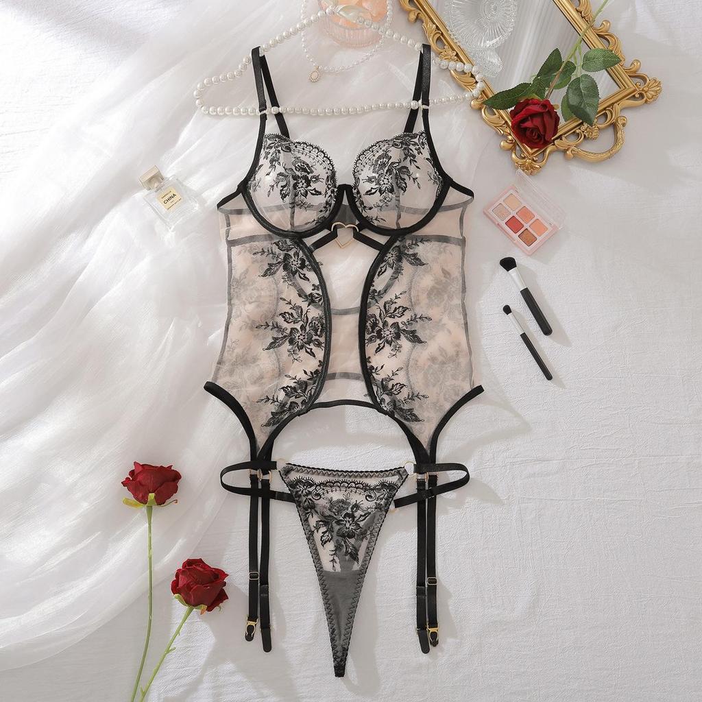 Women's Sexy Solid Color Lingerie Set Floral Embroidered Spliced Mesh Outfit Heart Decorated Body Shaping Intimate Set