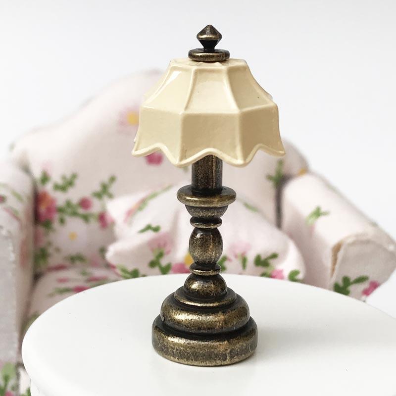 Miniature Dollhouse Table Lamp LED Desk Model Mini Light Decoration Children's Toy Dollhouse Play Accessories for Mini House Bedroom Pack of 2
