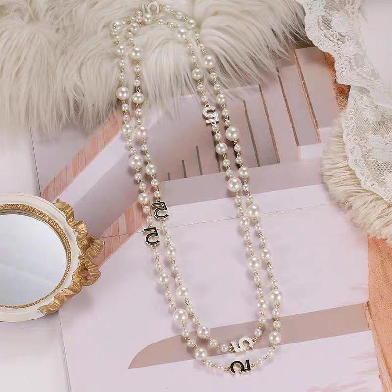 Elegant Pearl Four-Leaf Clover Women's Necklace - Versatile Layered Sweater Chain for Autumn/Winter