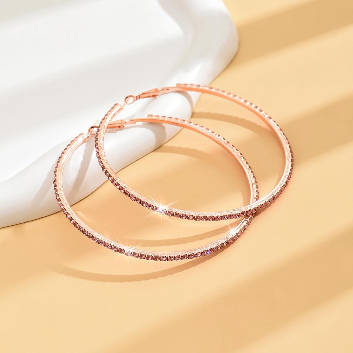 

Женские серьги-кольца с кристаллами на все случаи жизни one size