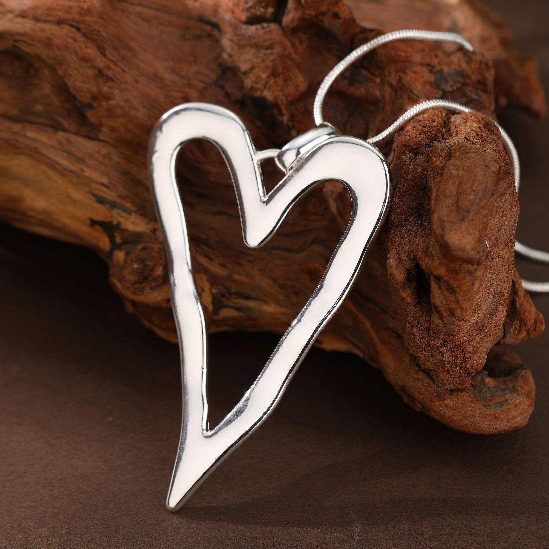 

Новая глянцевая полая любовь длинная подвеска, женское преувеличенное универсальное нерегулярное ожерелье из сплава в форме сердца