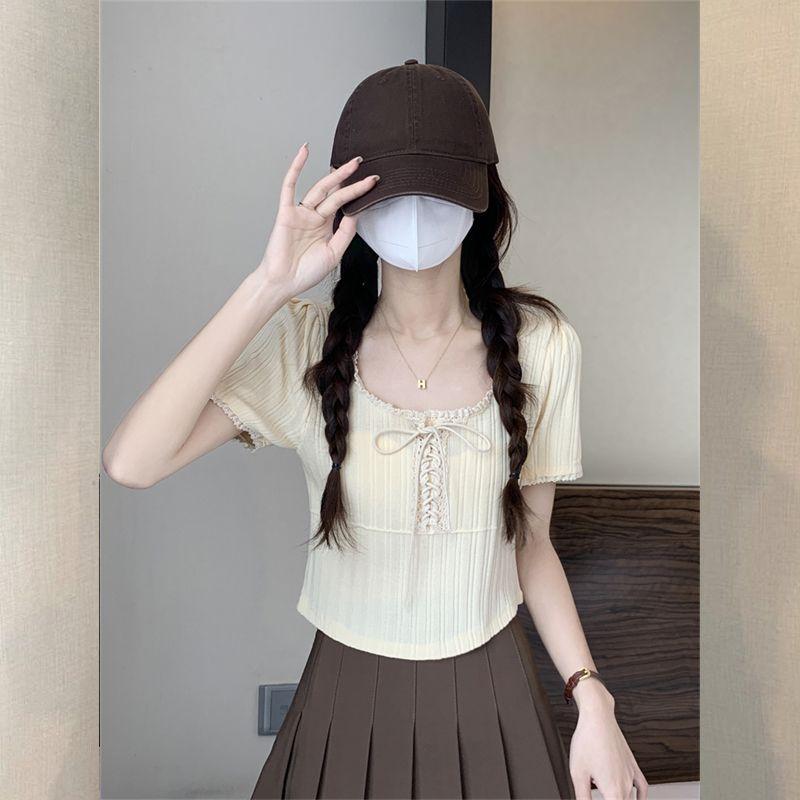 Black Square Neck Knitted Short Sleeved T-shirt for Women with Summer Design Sense Lace Lace Lace Slim Fit and Slimming Top
