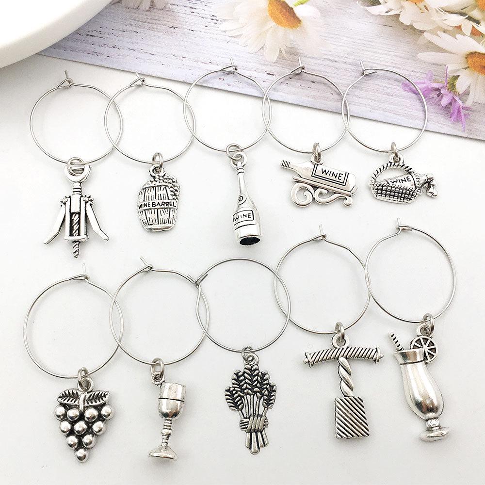 

Минималистичный набор каффов на ухо из девяти предметов красного вина: Креативные серьги-кольца ручной работы.