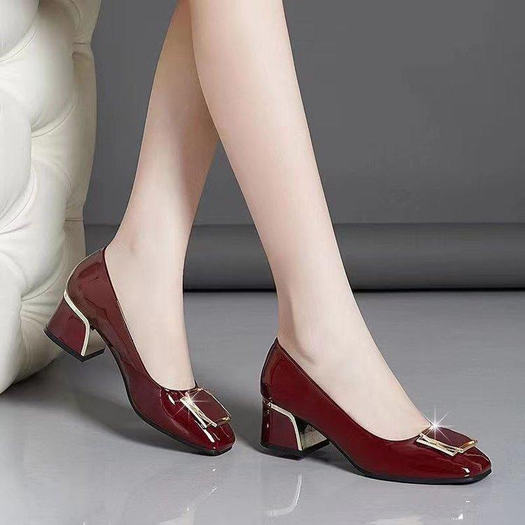 Shishi high heels women's autumn 2025 new women's shoes medium heel soft sole small leather shoes thick heel versatile work shoes
