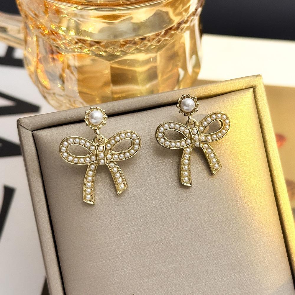 Silver Needle Korean Internet Celebrity Temperament Pearl Earrings Versatile Niche Design Earrings Light Luxury High-end Earrings